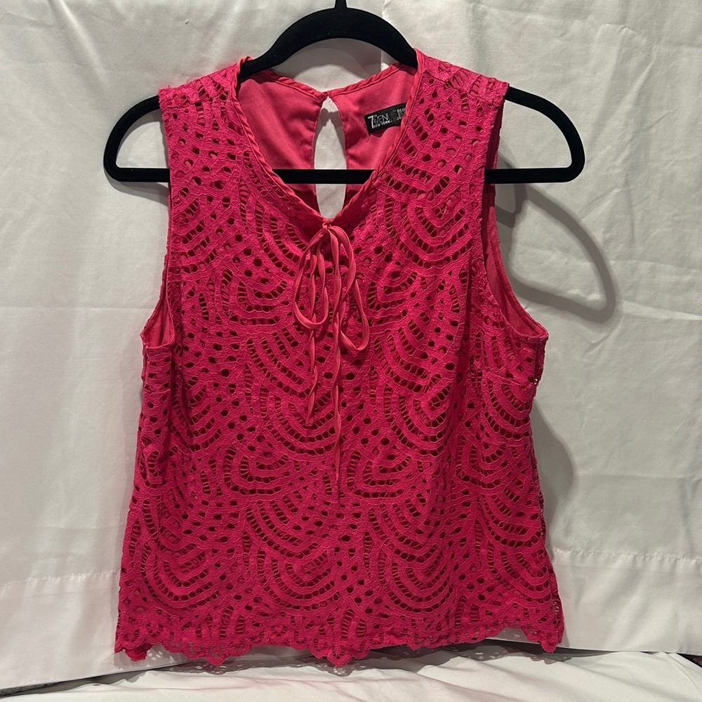 Elegant Lace Sleeveless Blouse in Vibrant Pink